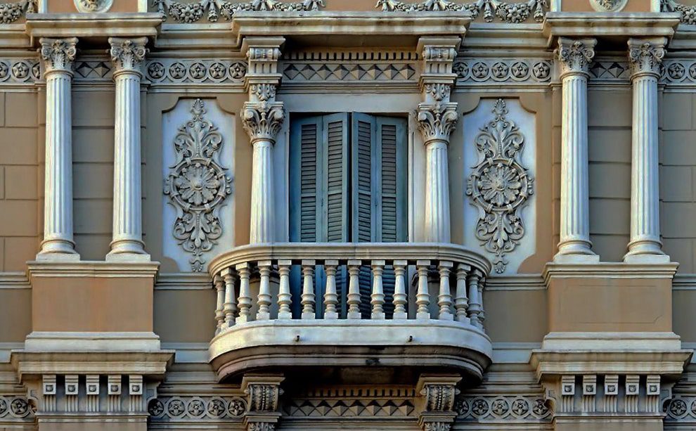 Framing of window openings with stucco in Germany